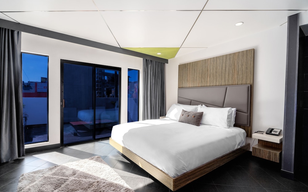 The Moment Hotel 26/72