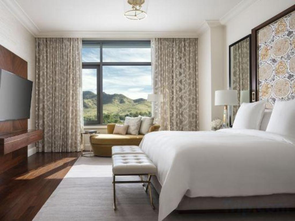 2 Bedrooms, Malibu, Suite, 1 King and 2 Double Beds