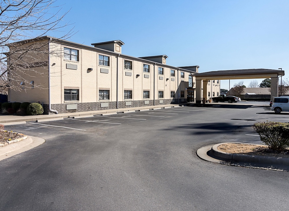 Econo Lodge Inn & Suites Little Rock SW 18/21