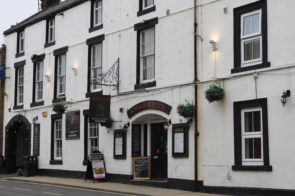 Schooner Hotel 34/37