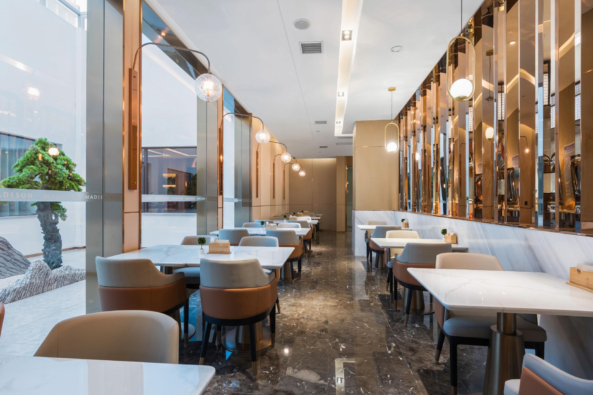 Atour Hotel (Qilihe Bridge, Lanzhou High Speed Railway Station) 40/45