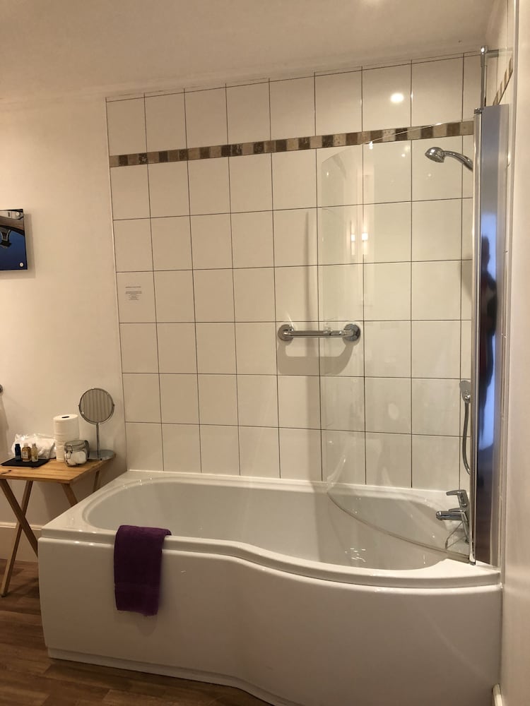 The Bowmore House Bed and Breakfast 34/36