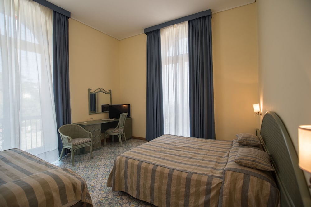 Hotel Villa Maria 24/63