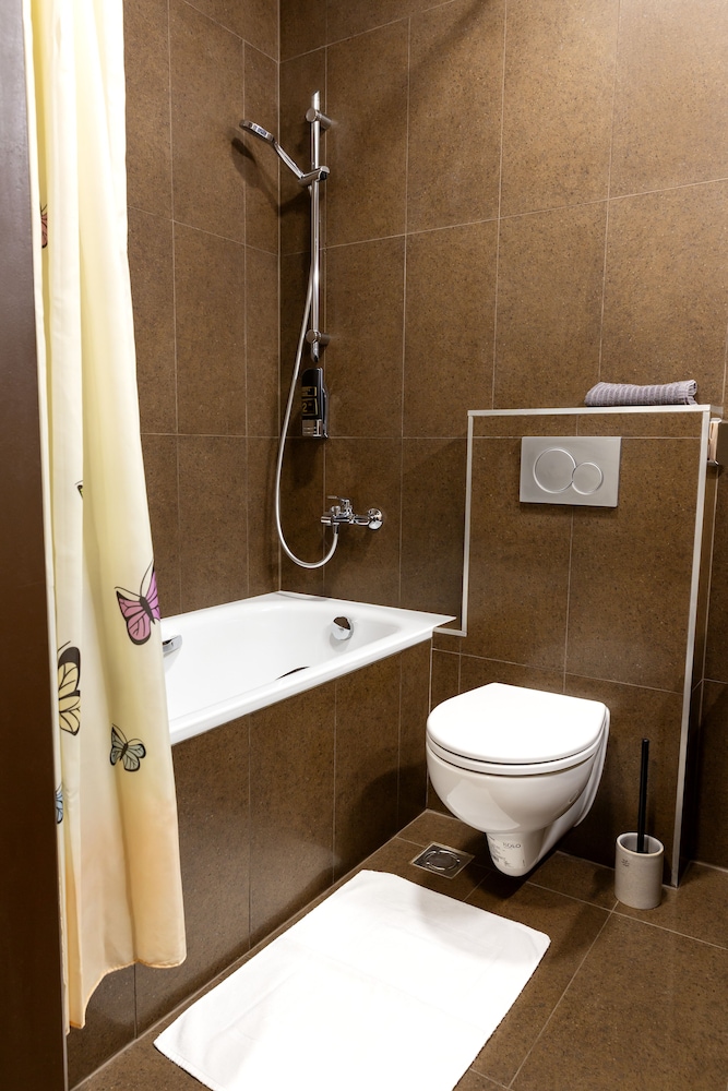 Max Inn Hotel 49/50