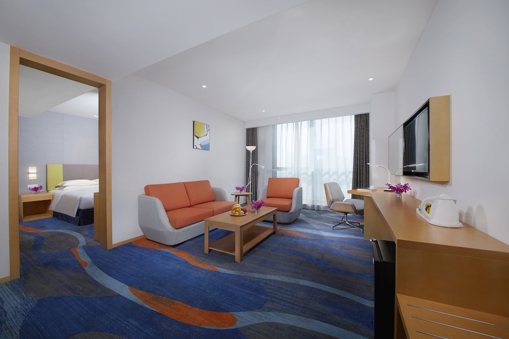 Holiday Inn Express Zhengzhou Zhengdong 42/73