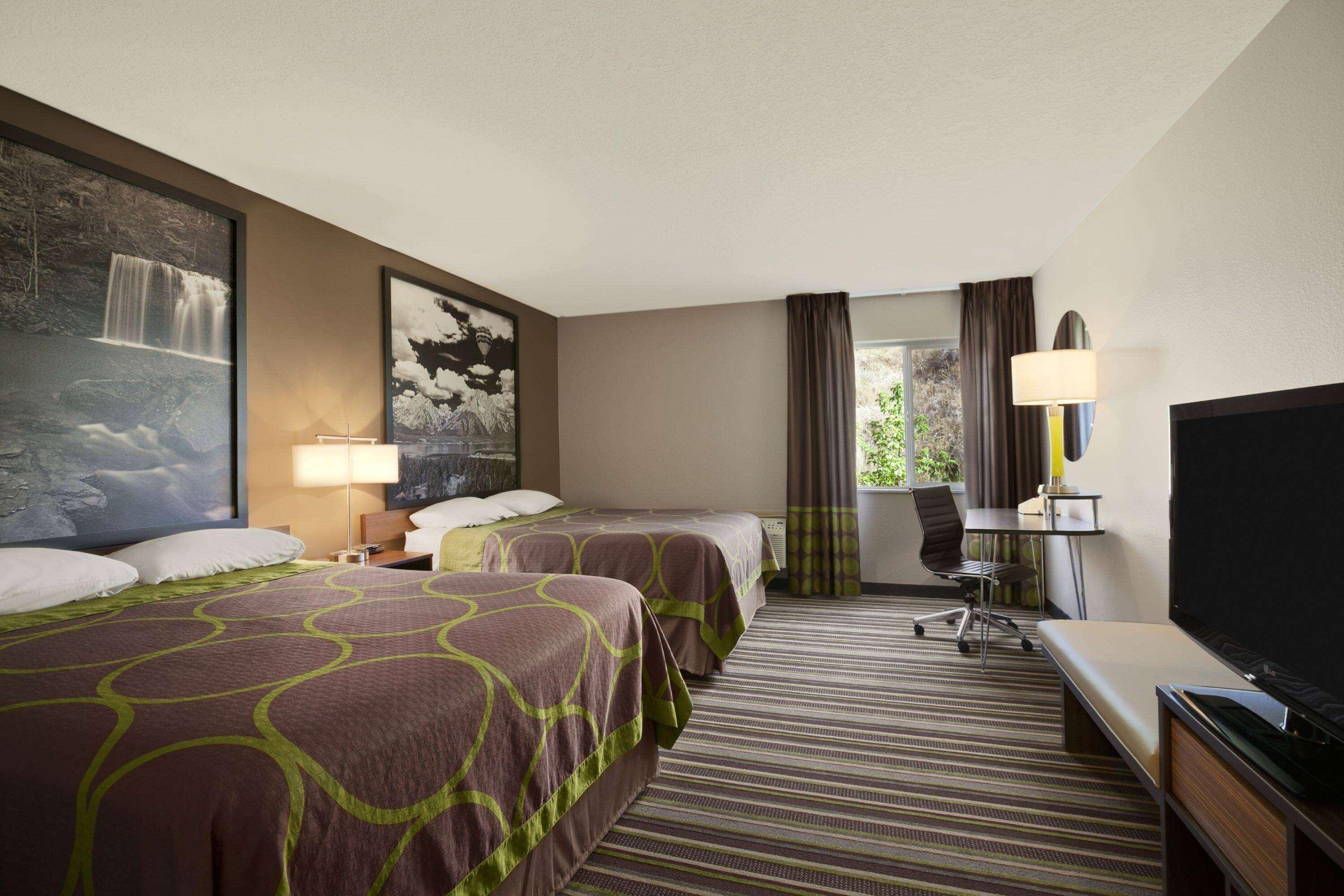 Deluxe, 2 Queen Beds