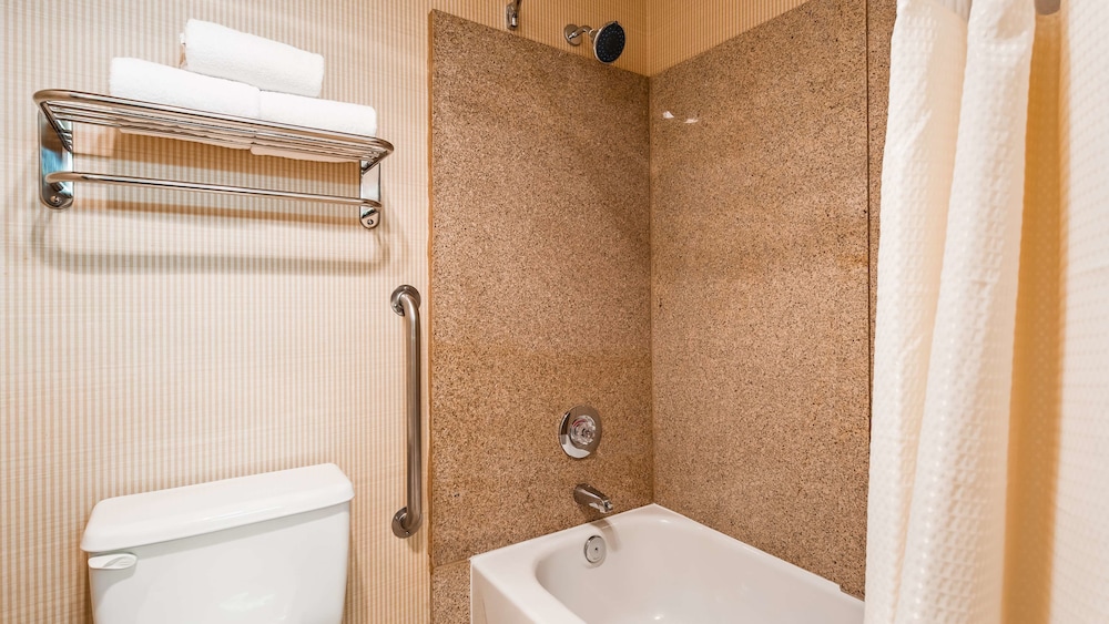 Lompoc Valley Inn and Suites 7/33