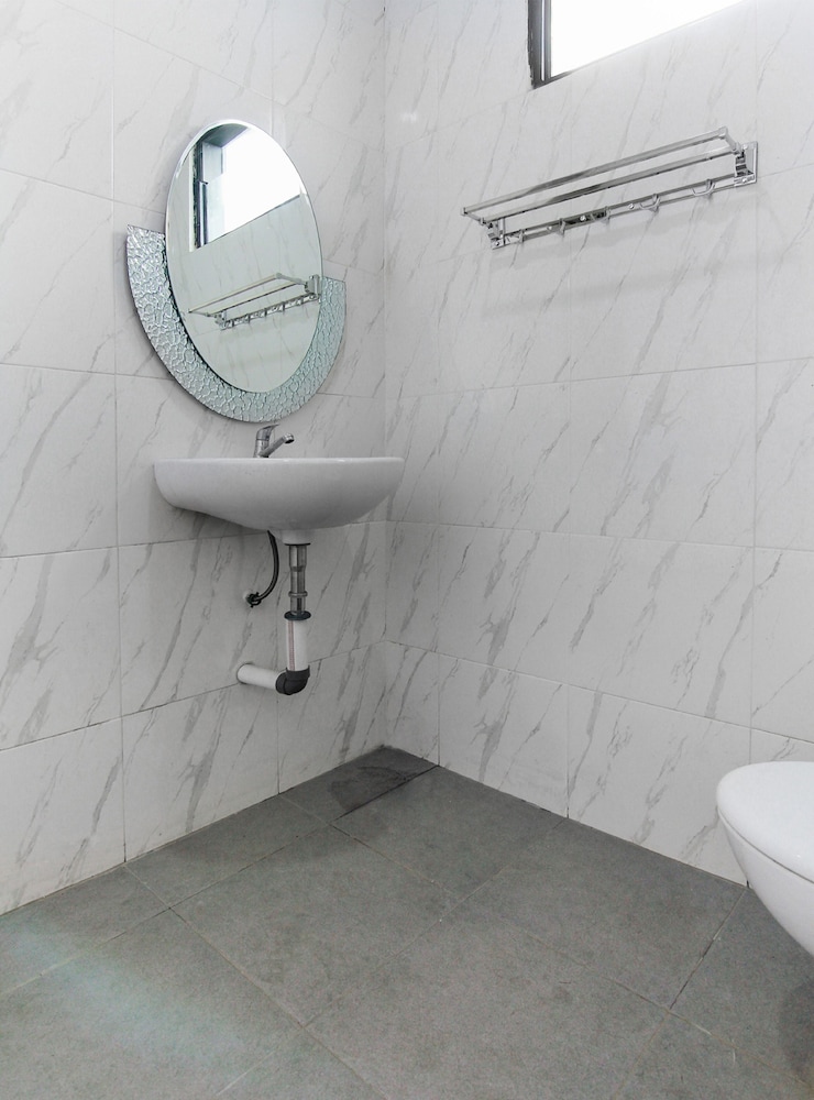 Capital O 3476 Millenium Inn 40/41