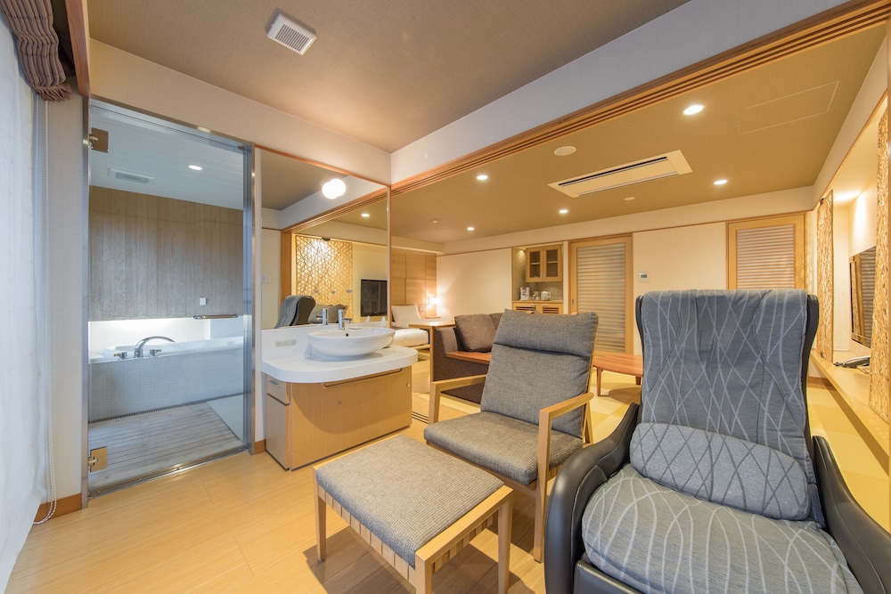 LUXURY, QUADRUPLE