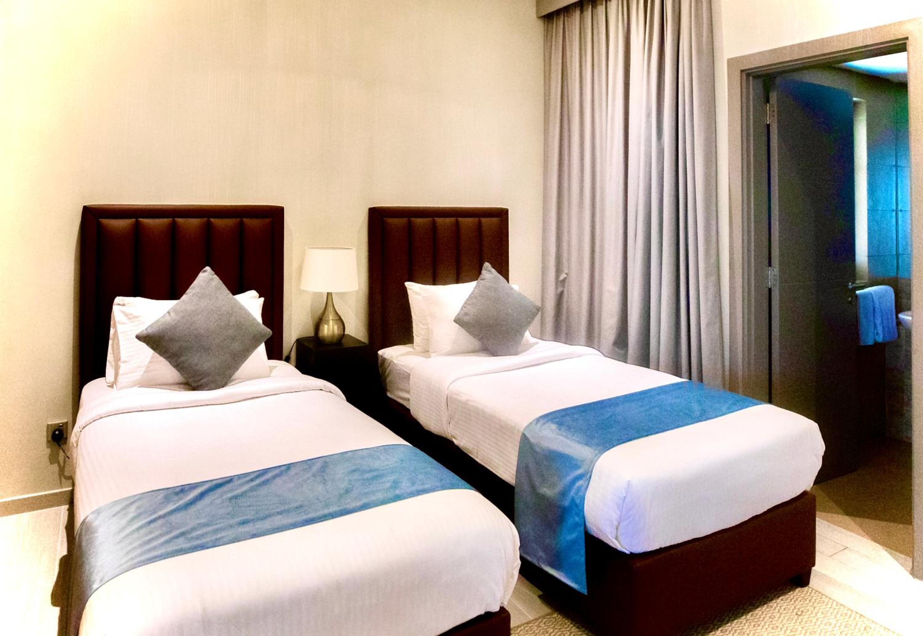 2 BEDROOMS, SUITE