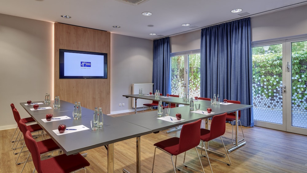 HOLIDAY INN EXPRESS COLOGNE MUELHEIM 34/45