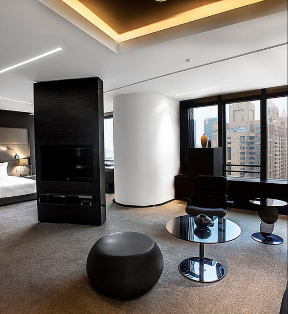 O Hotel 45/67