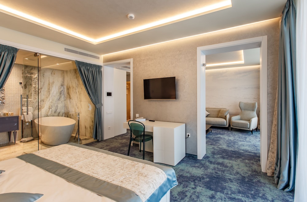 Sky, Senior, Suite, King Bed, Sea View, Terrace, Accessible، Hotel Opera Mamaia 4/7