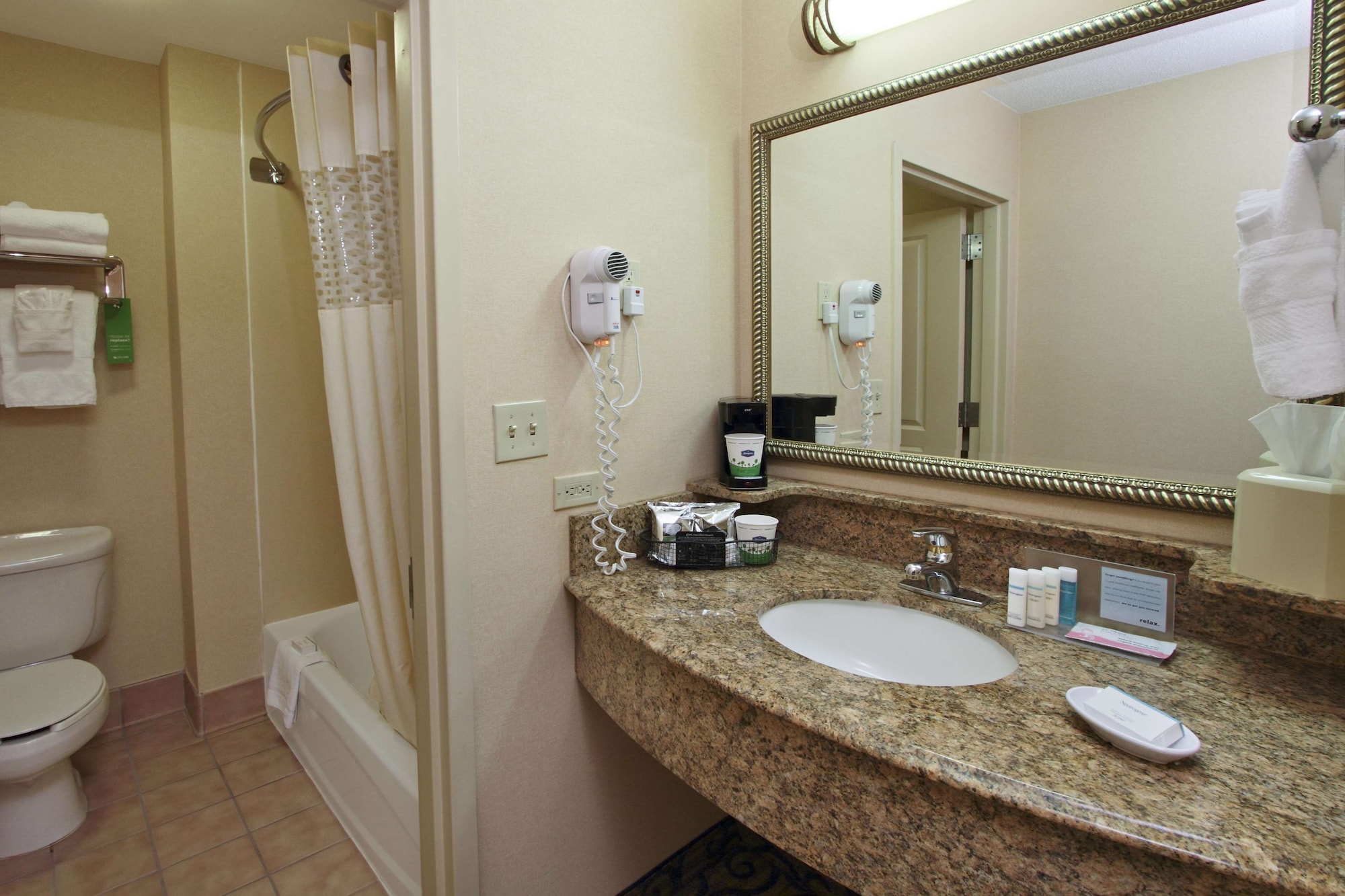 Room, King Bed, Murphy Bed، Hampton Inn Princeton, NJ 6/9