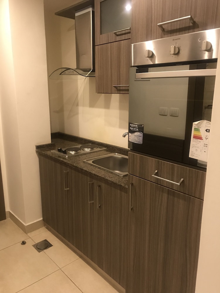 ALMOND HOTEL APARTMENTS 5/53