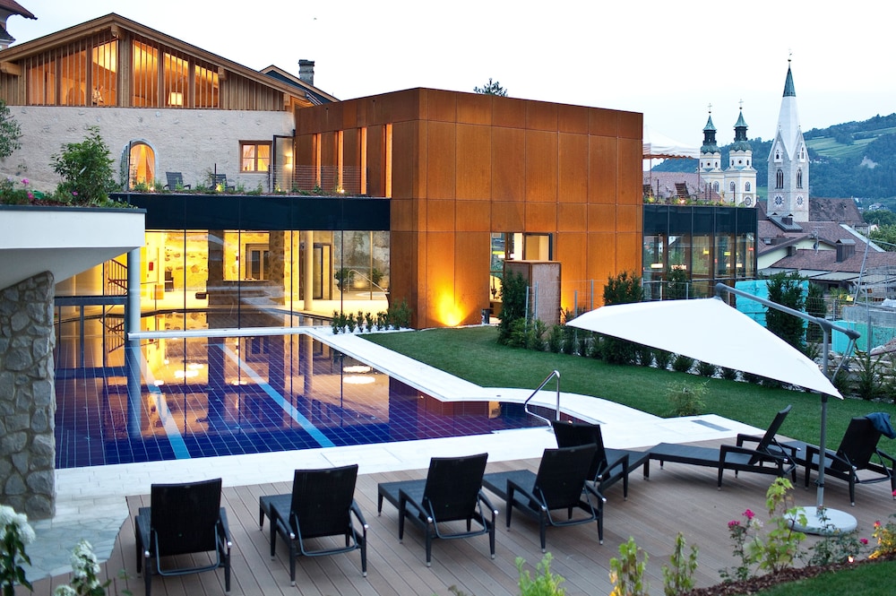 Grunerbaum Hotels 4/69