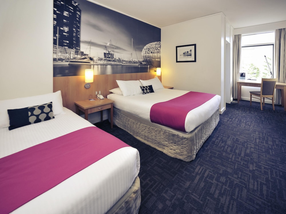 Mercure North Melbourne 9/63