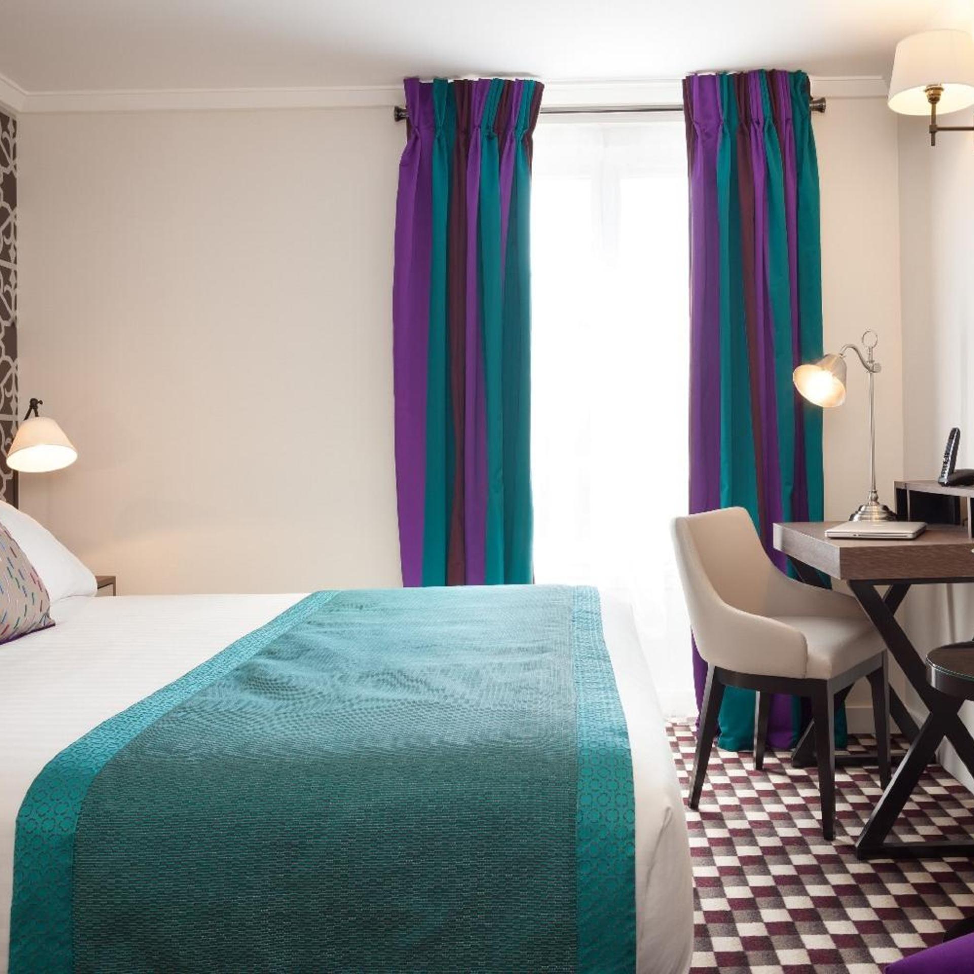 Connecting, Double Bed