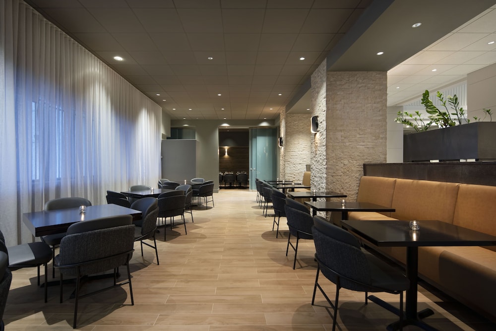 Hyatt Regency Milwaukee 62/73