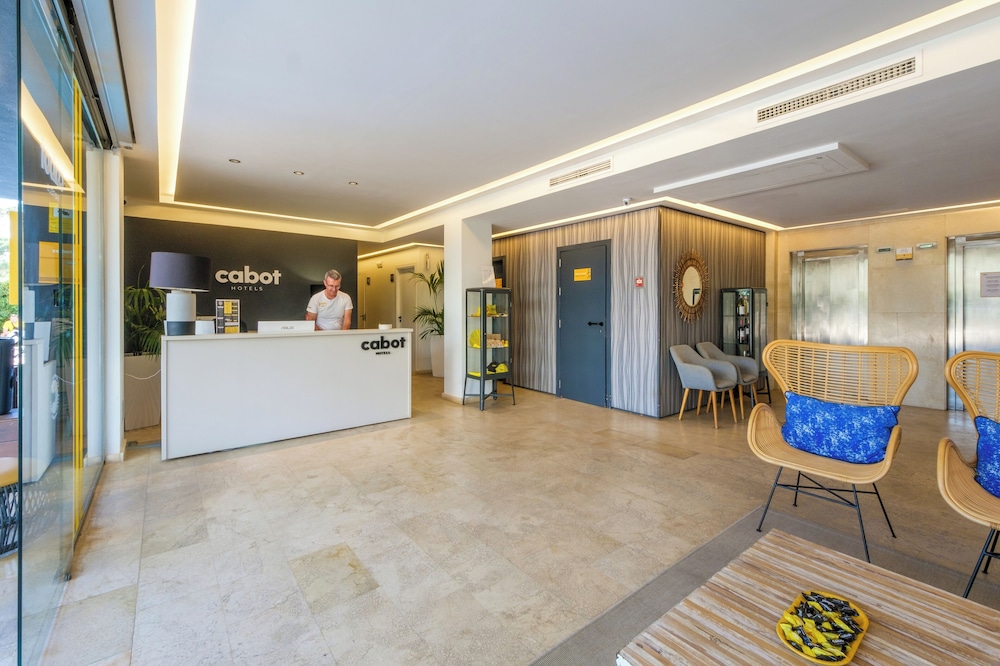 Cabot Tres Torres Apartamentos 11/65