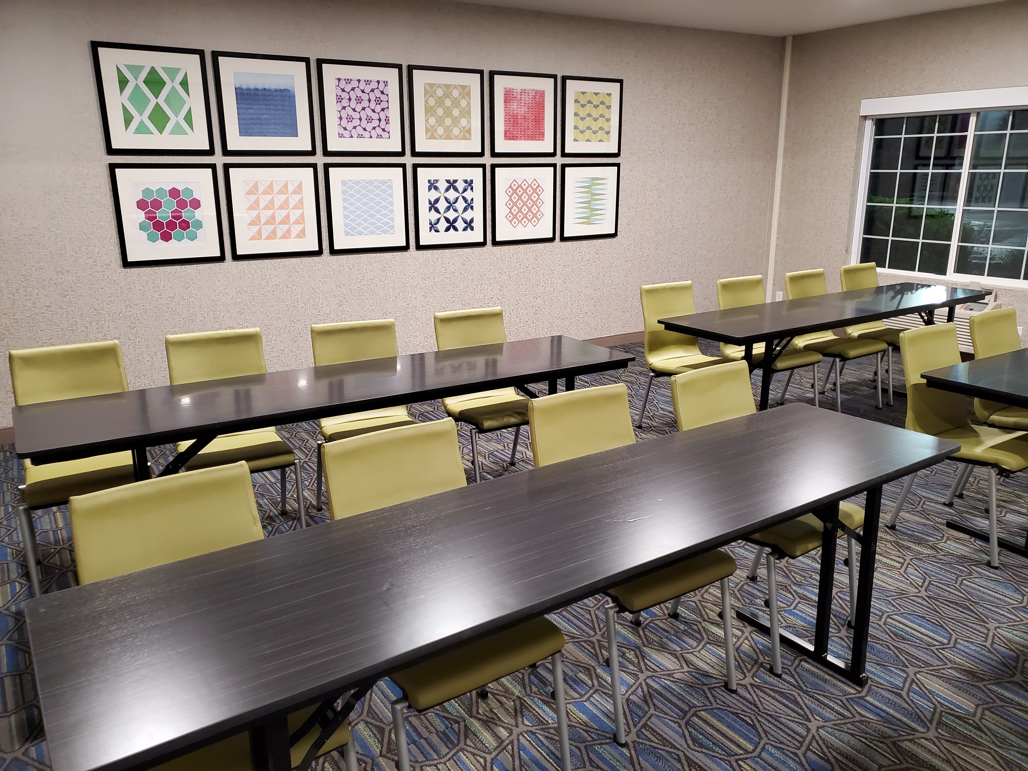 Holiday Inn Express And Suites Lincoln City 24/27