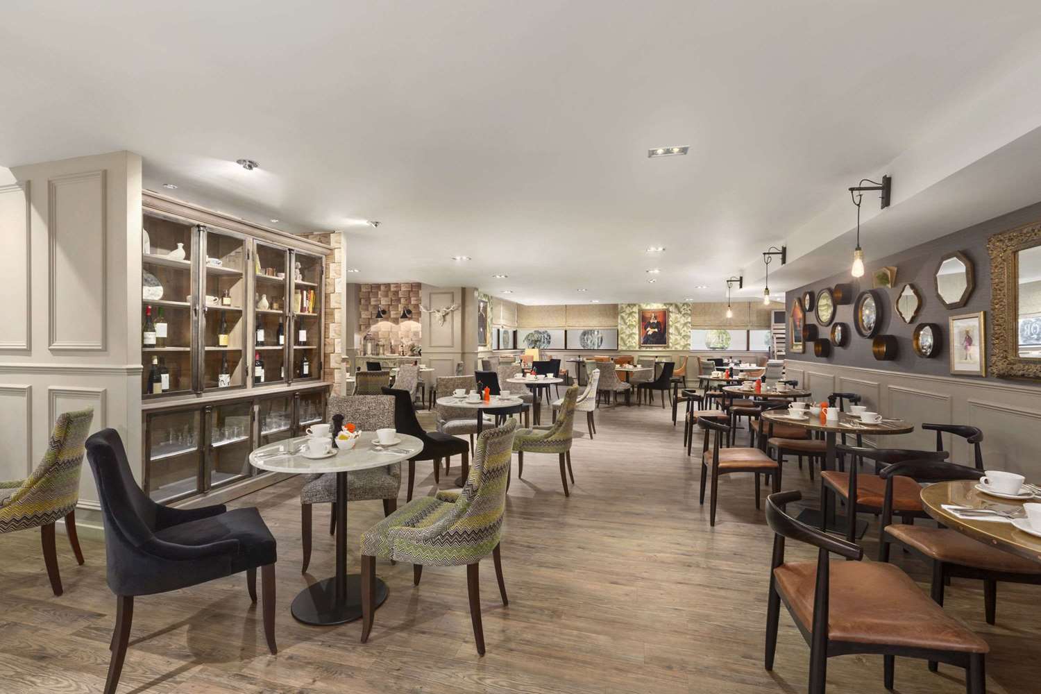 Ramada Hotel & Suites by Wyndham Coventry 25/38