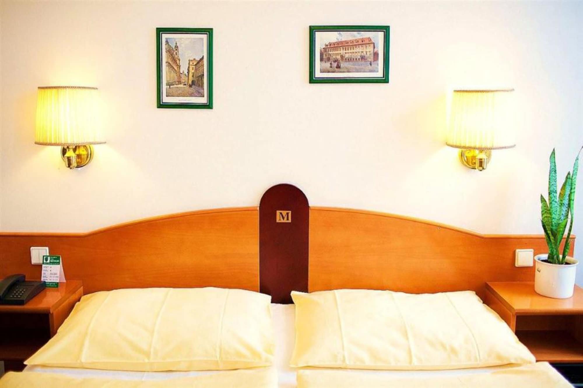 ROOM, SINGLE