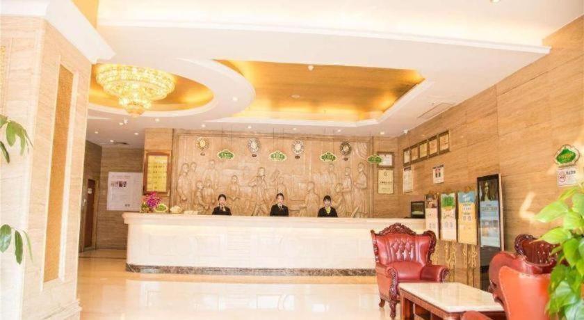 Vienna Hotel (Shenzhen Pinghu Center Metro Station) 11/42