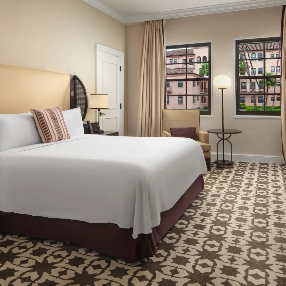 Room, King Bed, Estate View