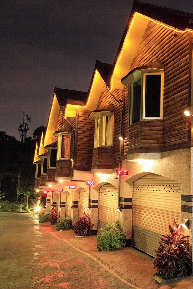 Regale Villa Hotel 3/73