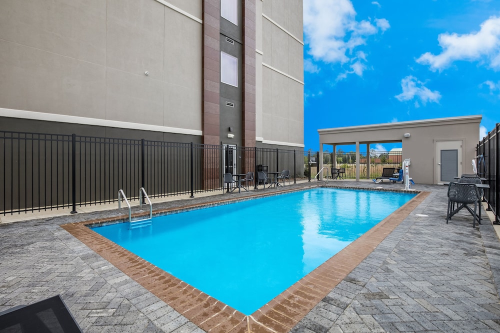 Hawthorn Extended Stay by Wyndham Sulphur (Lake Charles) 35/38