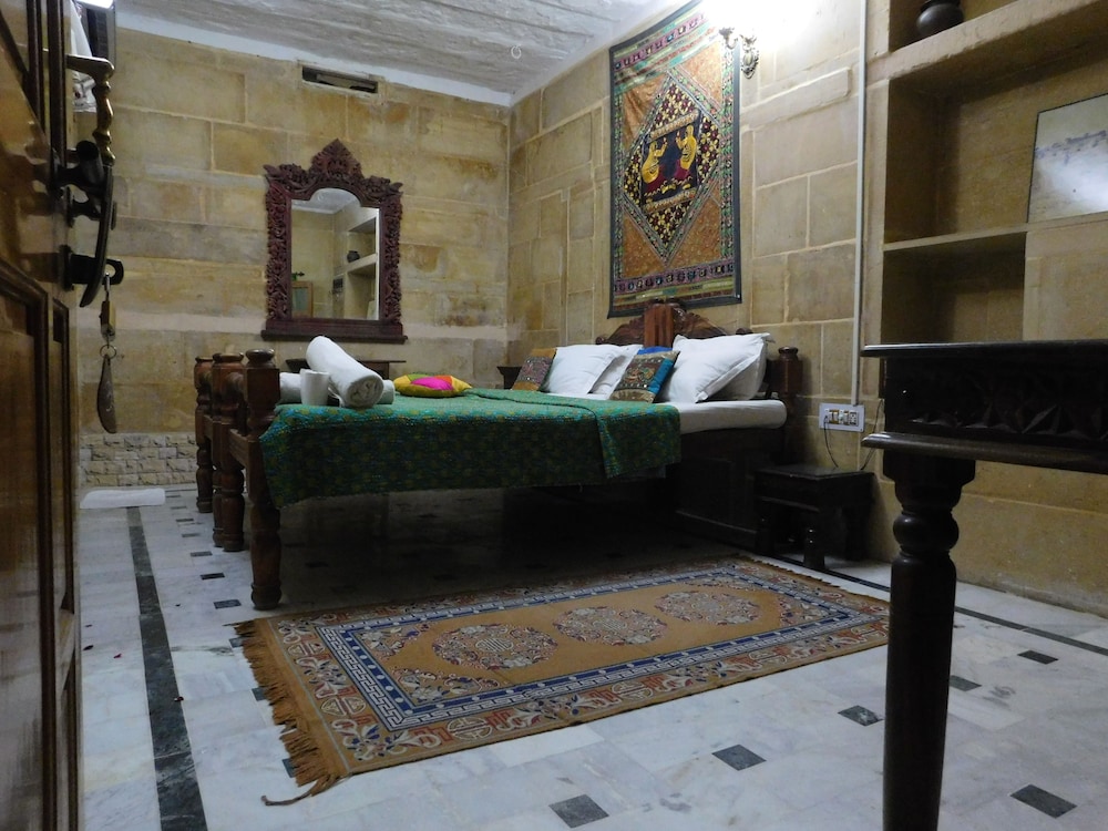 Hotel Shahi Palace 8/63