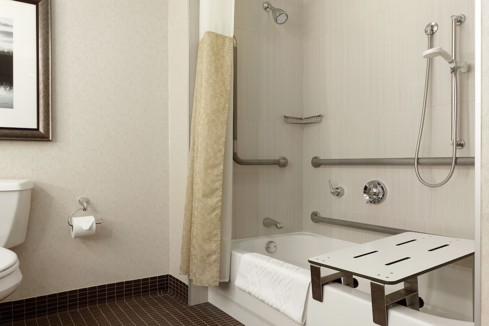 DoubleTree by Hilton Boston Bayside 16/44