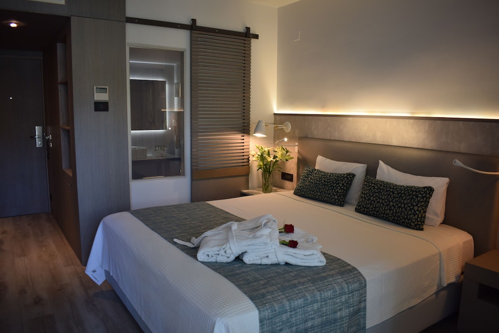 MINOS MARE HOTEL 14/24