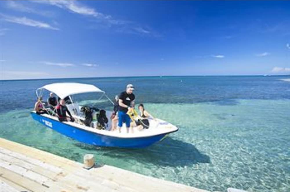 Las Rocas Resort And Dive Center 57/63