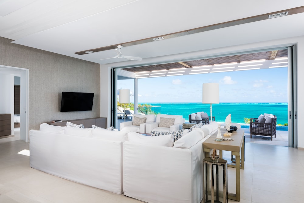 Beach Enclave Long Bay 40/50