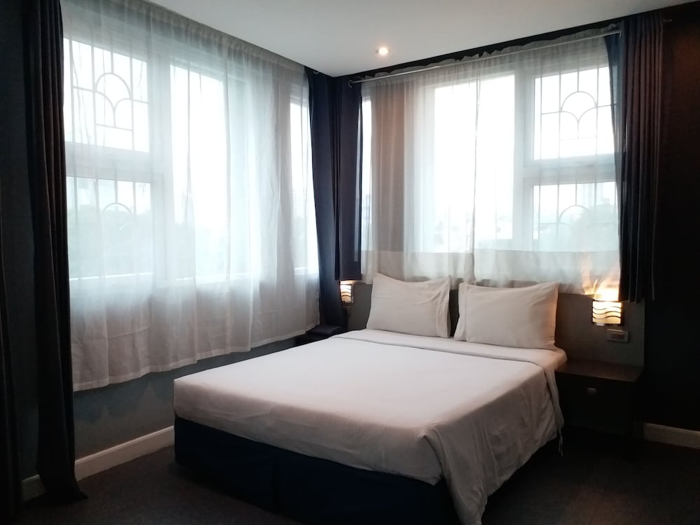 Leez Inn Malate 13/65