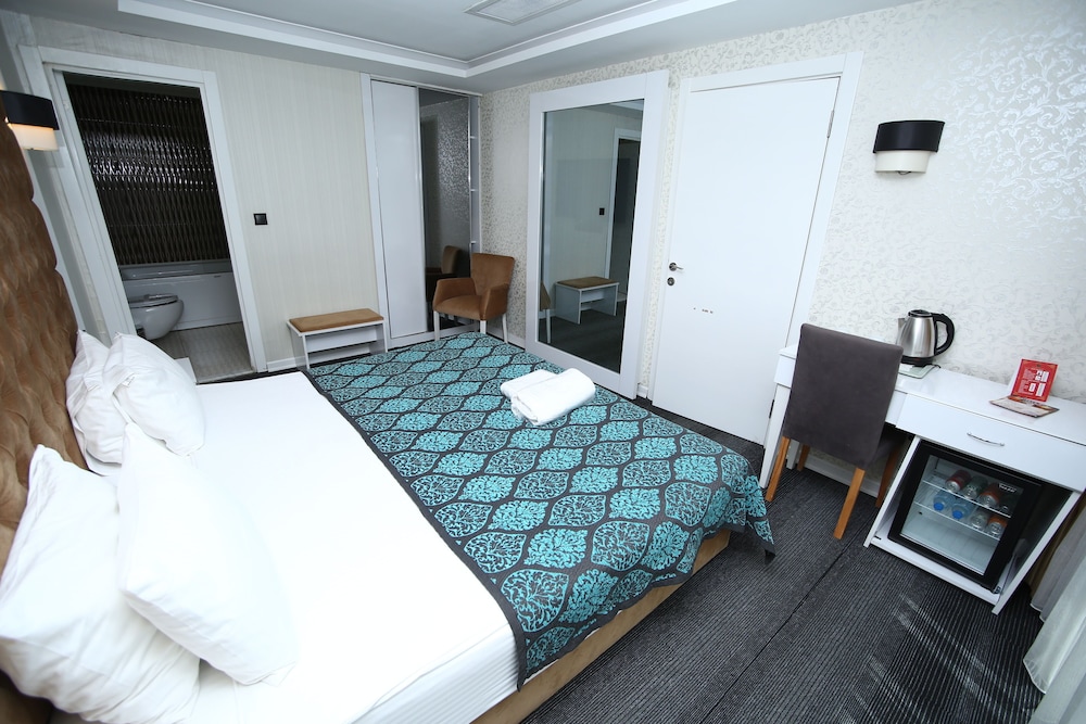 Grand Silay Hotel 15/50