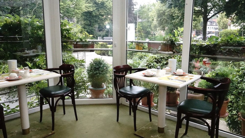 ENTREE HOTEL GROSS BORSTEL 39/50