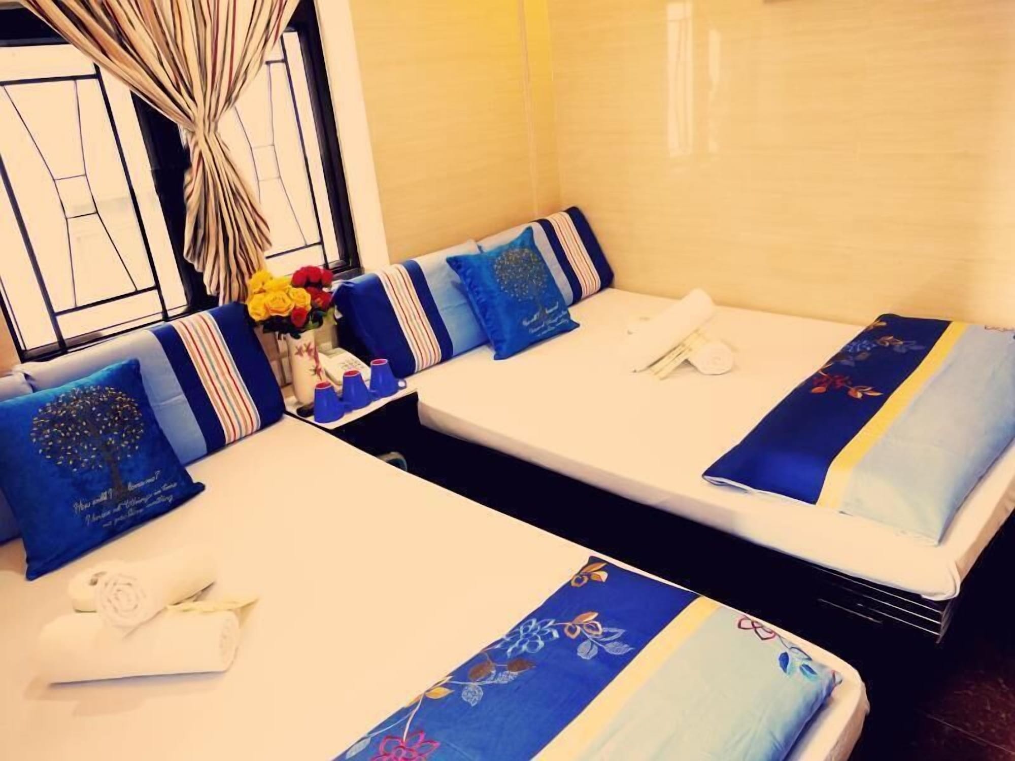 DELUXE, TWIN BEDS