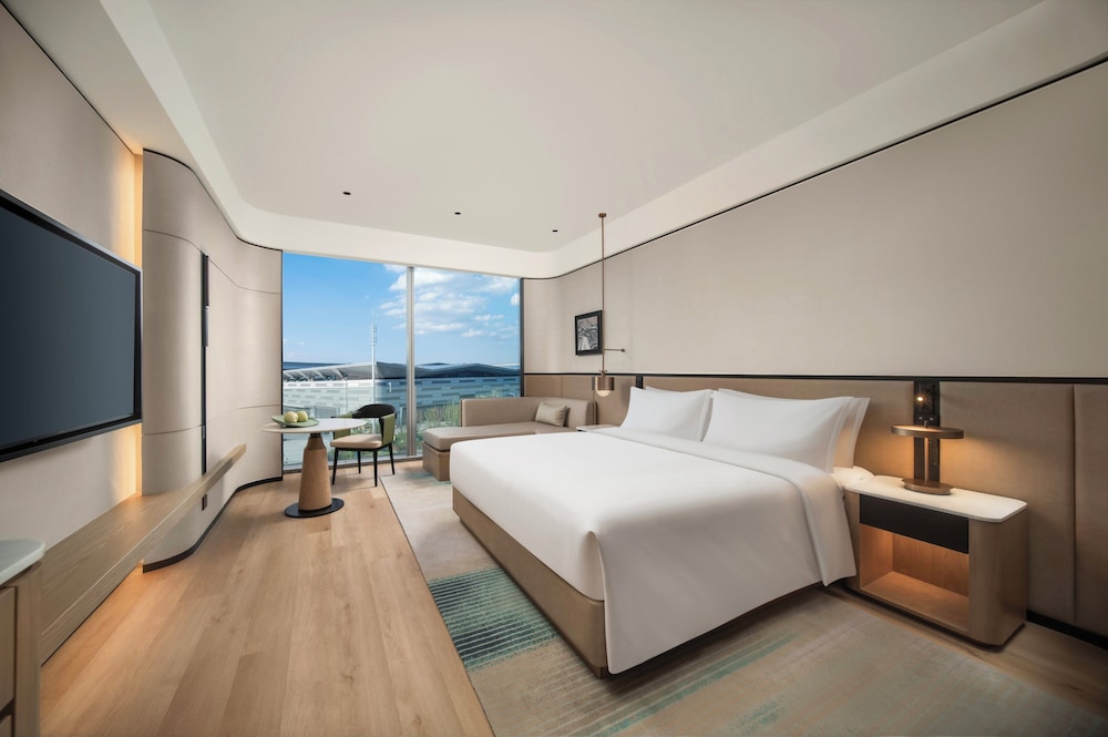 Standard, King Bed, Construction View