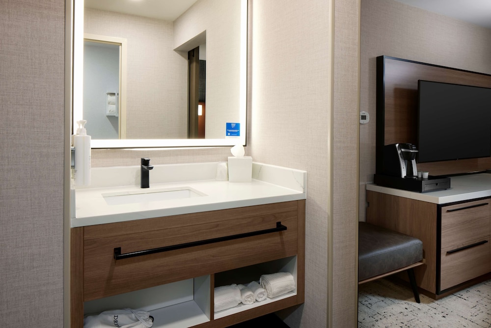 Hampton Inn Newark Airport 12/31