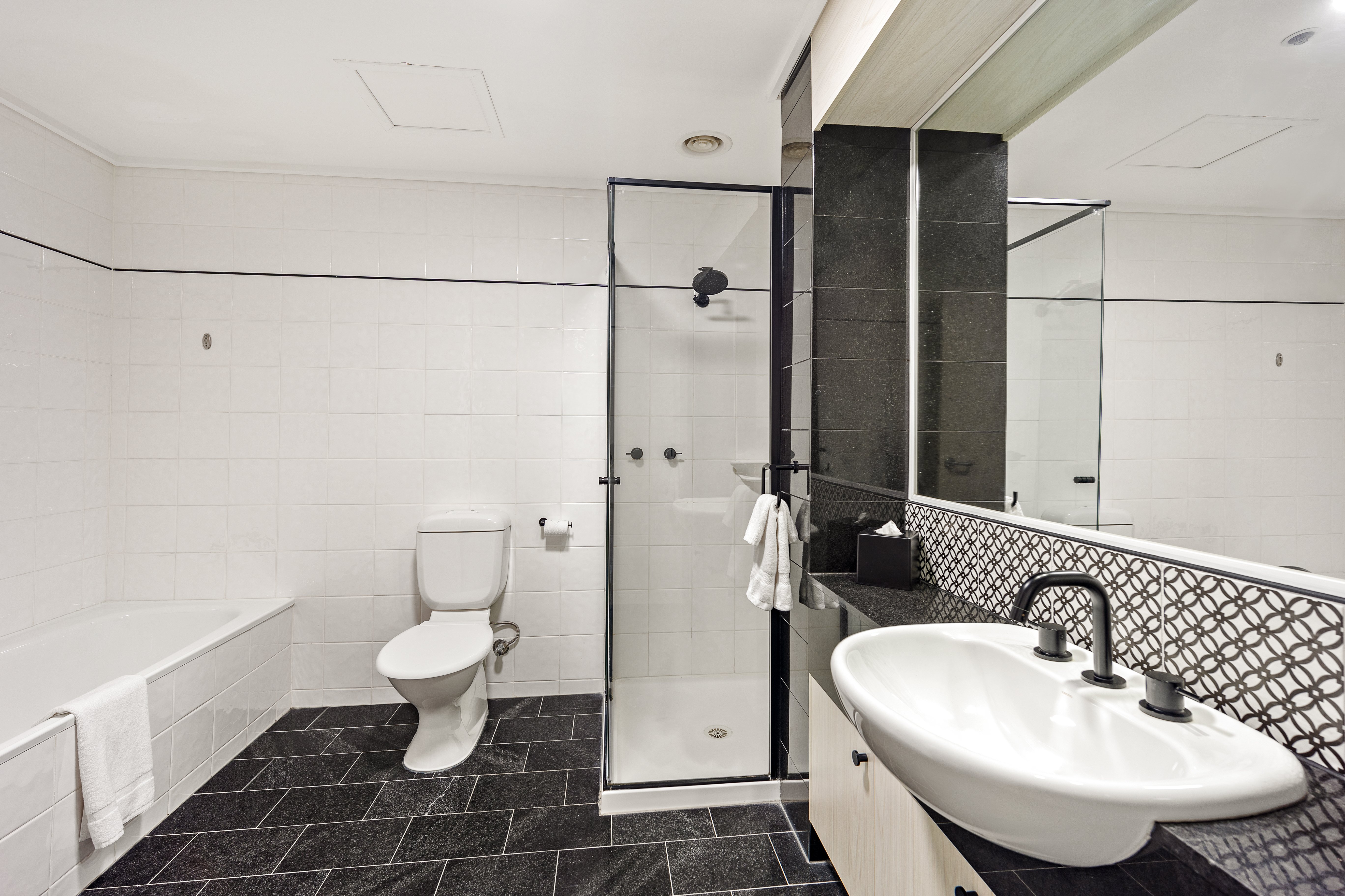Melbourne City Suites 48/50