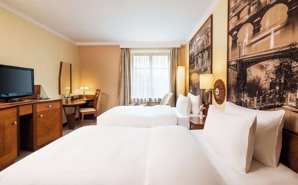 DELUXE, TWIN BEDS