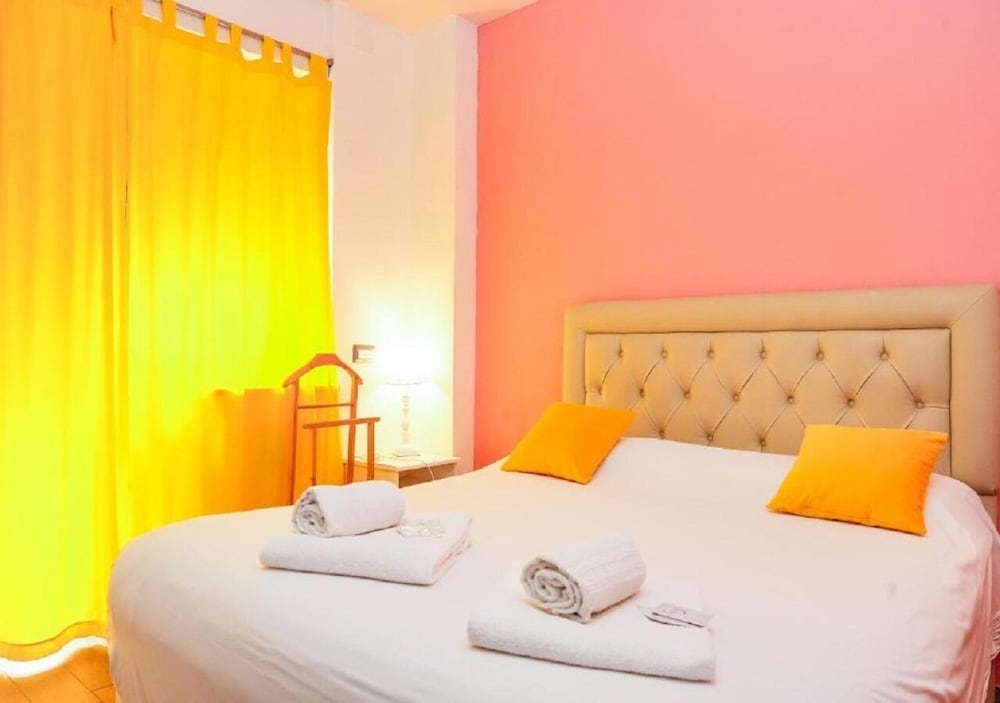 LUXURY, QUEEN BED