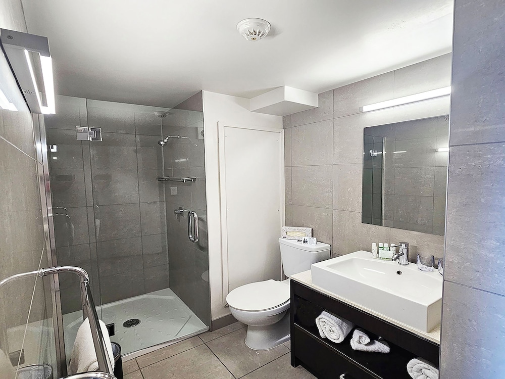 Sea Spray Suites 60/61