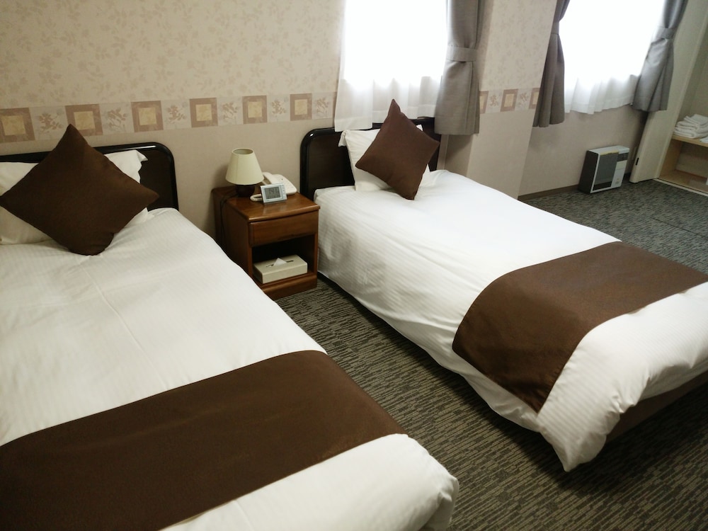 ROOM, TWIN BEDS