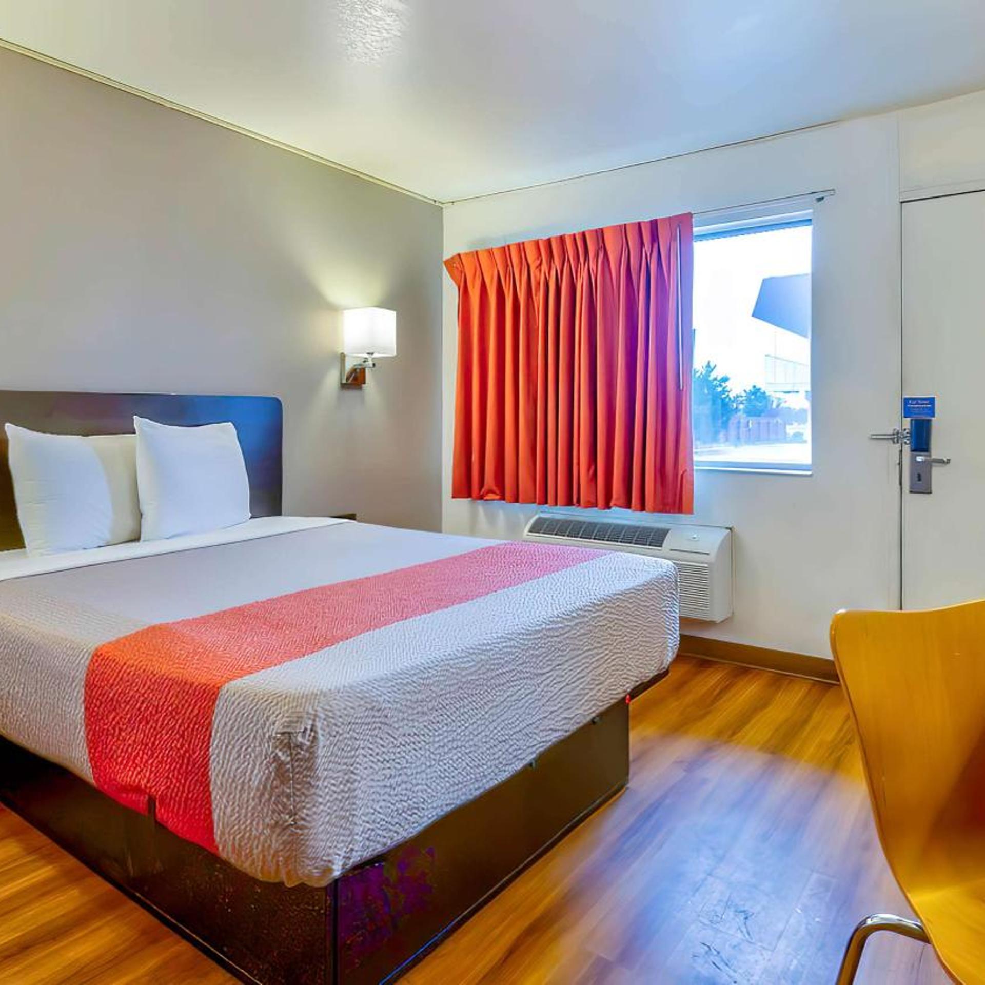 1 Full Bed - ADA/RI Shower