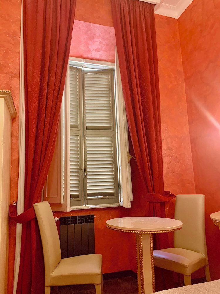 Pope's Suites 35/50