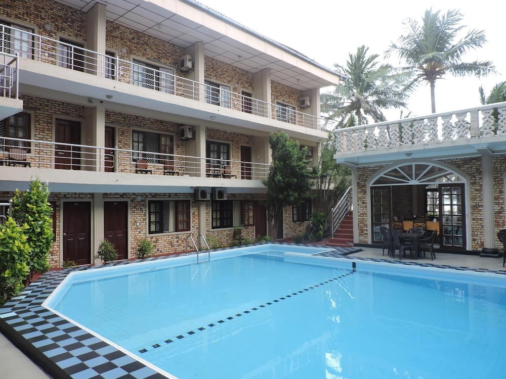 Oasis Beach Resort 9/41
